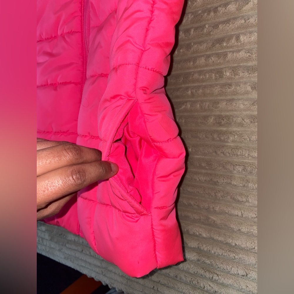 🐈⬛🩷 PUMA Girls Hot Pink Puffer Vest | Size 5/6 | Trendy & Cozy - Picture 3 of 7